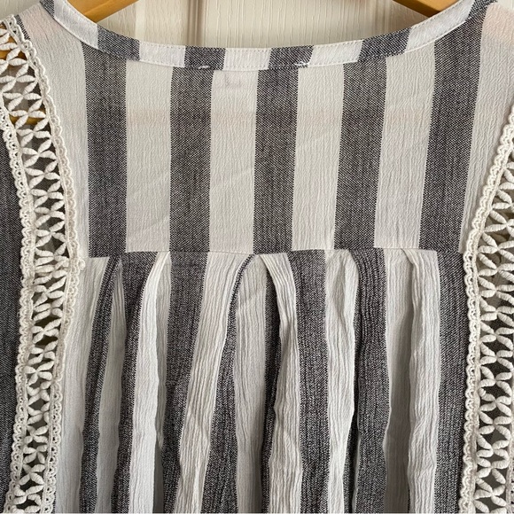 Chicwish loose fit tunic top gray white puff sleeve. V neck large/X-Large - Picture 3 of 8